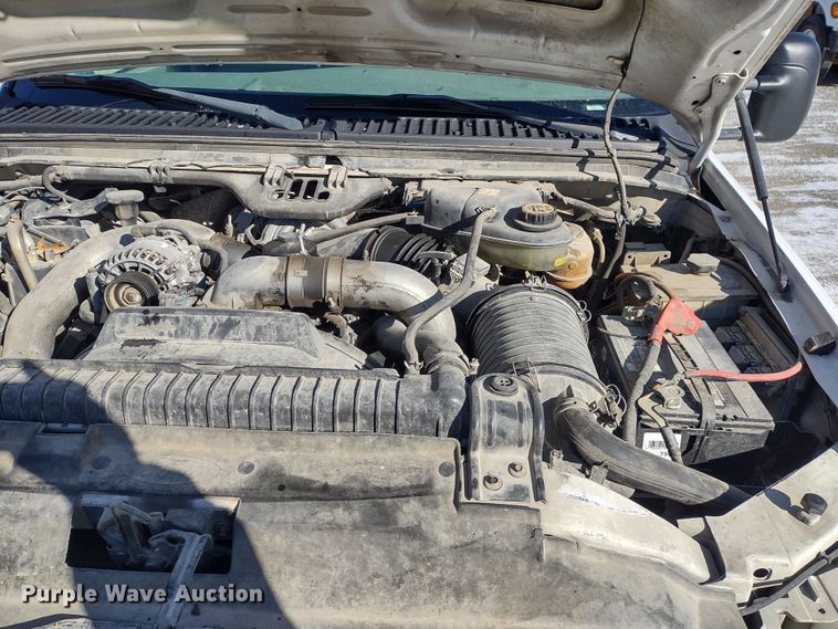 image for item MD9382 2004 Ford F450 Super Duty XL  flatbed pickup truck