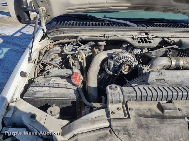 image for item MD9382 2004 Ford F450 Super Duty XL  flatbed pickup truck