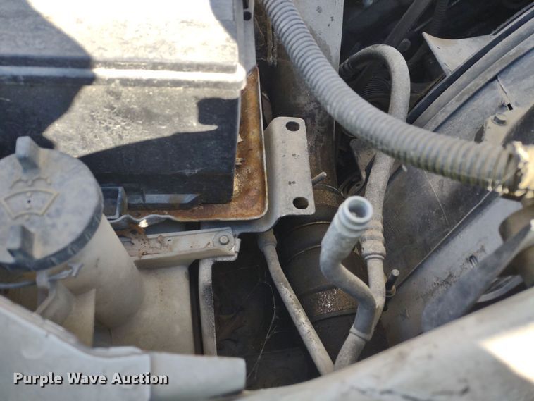 image for item MD9382 2004 Ford F450 Super Duty XL  flatbed pickup truck