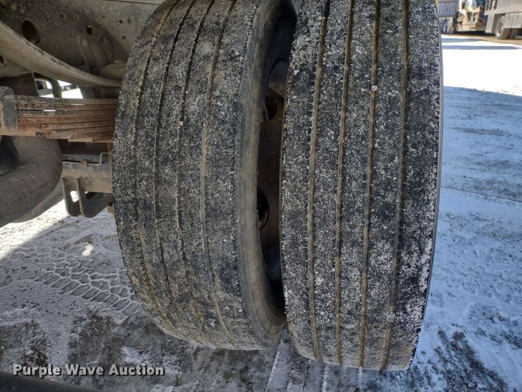 image for item MD9382 2004 Ford F450 Super Duty XL  flatbed pickup truck