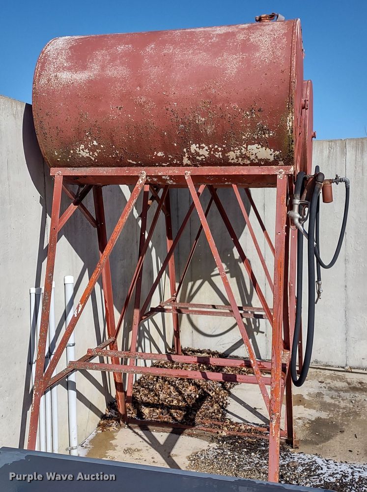 image for item MD9383 (2) fuel tanks