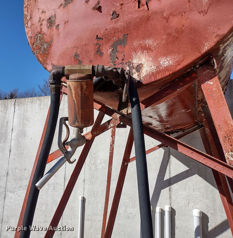 image for item MD9383 (2) fuel tanks