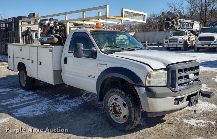 image for item MD9385 2006 Ford F550 Super Duty XL  utility bed pickup truck