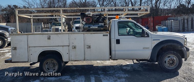 image for item MD9385 2006 Ford F550 Super Duty XL  utility bed pickup truck