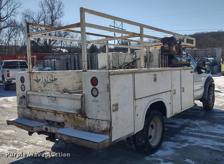 image for item MD9385 2006 Ford F550 Super Duty XL  utility bed pickup truck