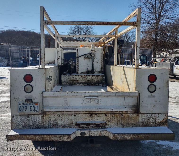 image for item MD9385 2006 Ford F550 Super Duty XL  utility bed pickup truck