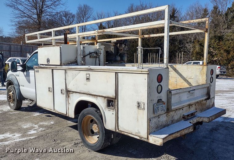 image for item MD9385 2006 Ford F550 Super Duty XL  utility bed pickup truck