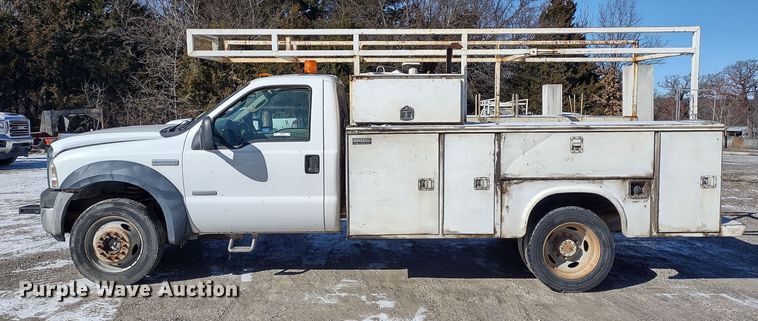 image for item MD9385 2006 Ford F550 Super Duty XL  utility bed pickup truck