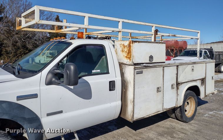 image for item MD9385 2006 Ford F550 Super Duty XL  utility bed pickup truck