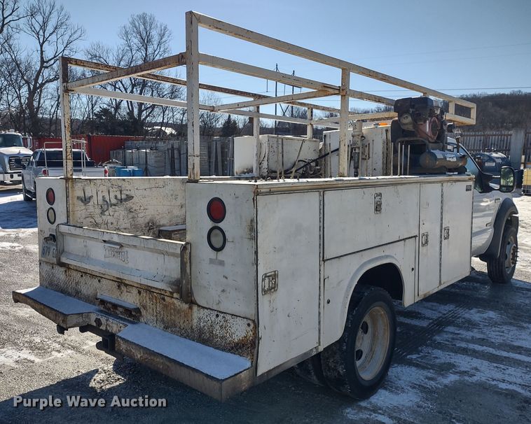 image for item MD9385 2006 Ford F550 Super Duty XL  utility bed pickup truck