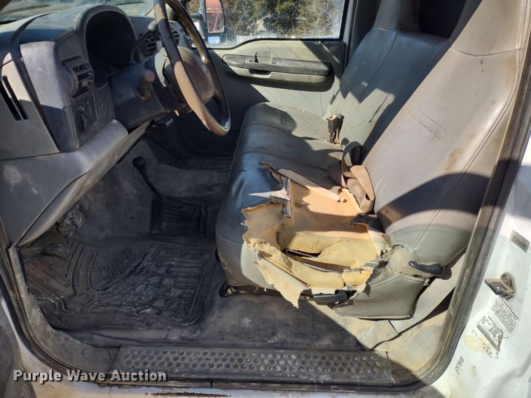 image for item MD9385 2006 Ford F550 Super Duty XL  utility bed pickup truck