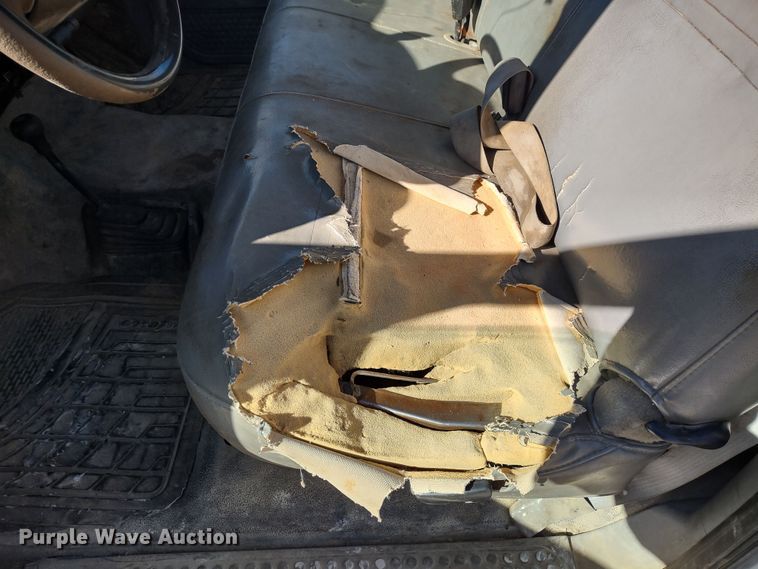 image for item MD9385 2006 Ford F550 Super Duty XL  utility bed pickup truck