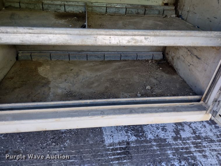 image for item MD9385 2006 Ford F550 Super Duty XL  utility bed pickup truck