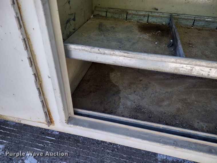 image for item MD9385 2006 Ford F550 Super Duty XL  utility bed pickup truck