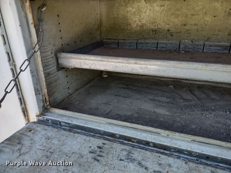 image for item MD9385 2006 Ford F550 Super Duty XL  utility bed pickup truck