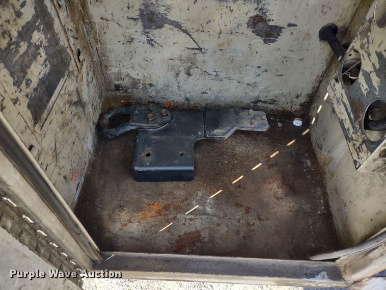 image for item MD9385 2006 Ford F550 Super Duty XL  utility bed pickup truck