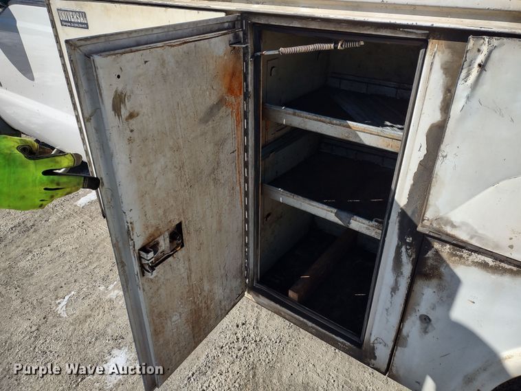 image for item MD9385 2006 Ford F550 Super Duty XL  utility bed pickup truck