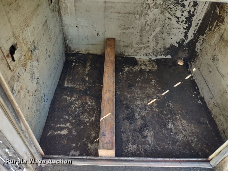 image for item MD9385 2006 Ford F550 Super Duty XL  utility bed pickup truck