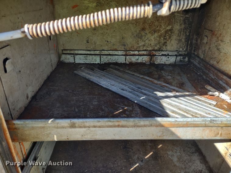 image for item MD9385 2006 Ford F550 Super Duty XL  utility bed pickup truck