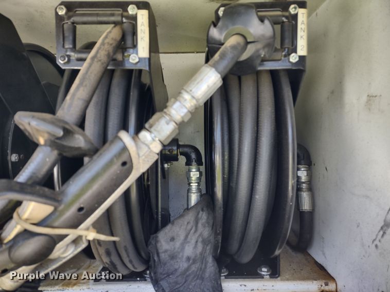 image for item MD9385 2006 Ford F550 Super Duty XL  utility bed pickup truck