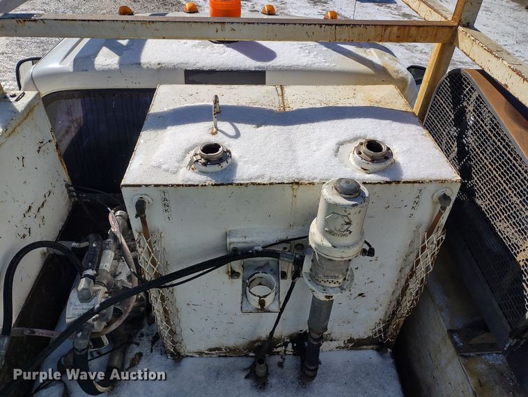 image for item MD9385 2006 Ford F550 Super Duty XL  utility bed pickup truck