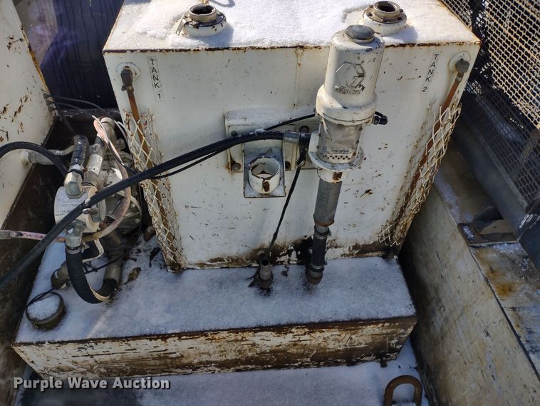 image for item MD9385 2006 Ford F550 Super Duty XL  utility bed pickup truck