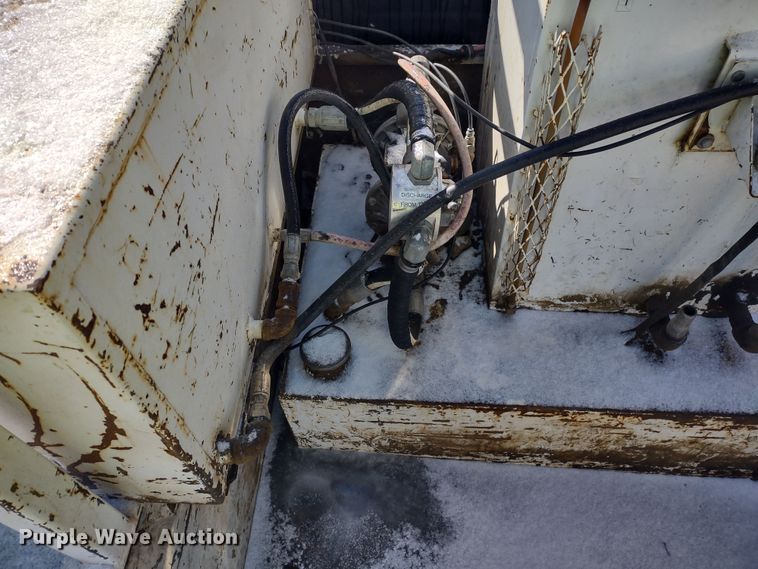 image for item MD9385 2006 Ford F550 Super Duty XL  utility bed pickup truck