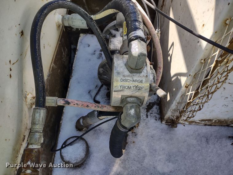 image for item MD9385 2006 Ford F550 Super Duty XL  utility bed pickup truck