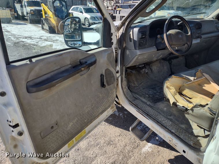 image for item MD9385 2006 Ford F550 Super Duty XL  utility bed pickup truck