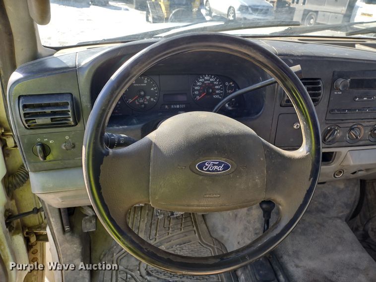 image for item MD9385 2006 Ford F550 Super Duty XL  utility bed pickup truck