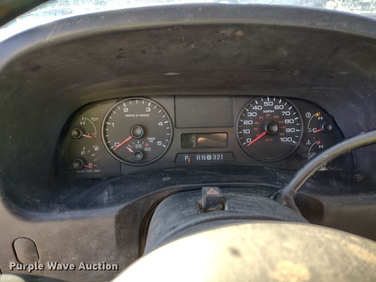 image for item MD9385 2006 Ford F550 Super Duty XL  utility bed pickup truck