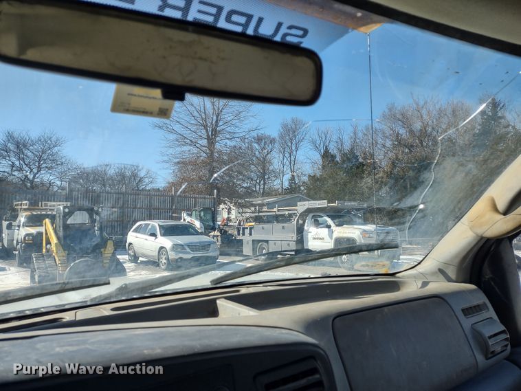 image for item MD9385 2006 Ford F550 Super Duty XL  utility bed pickup truck