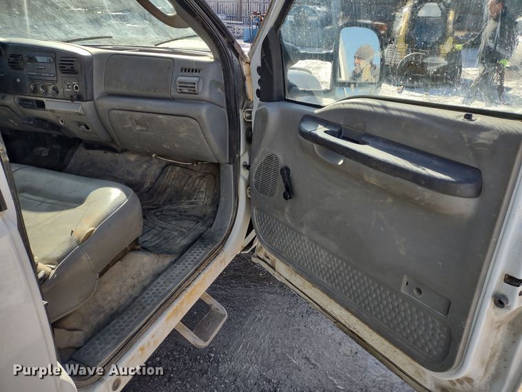 image for item MD9385 2006 Ford F550 Super Duty XL  utility bed pickup truck