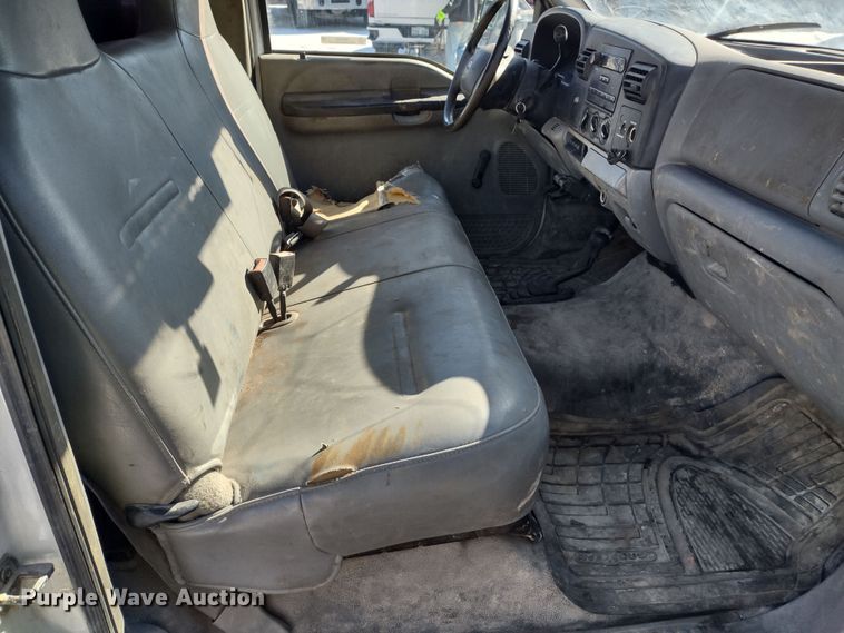 image for item MD9385 2006 Ford F550 Super Duty XL  utility bed pickup truck