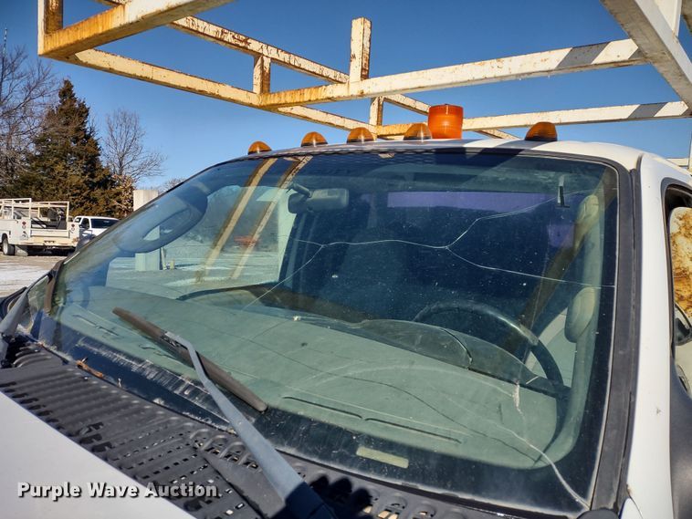 image for item MD9385 2006 Ford F550 Super Duty XL  utility bed pickup truck