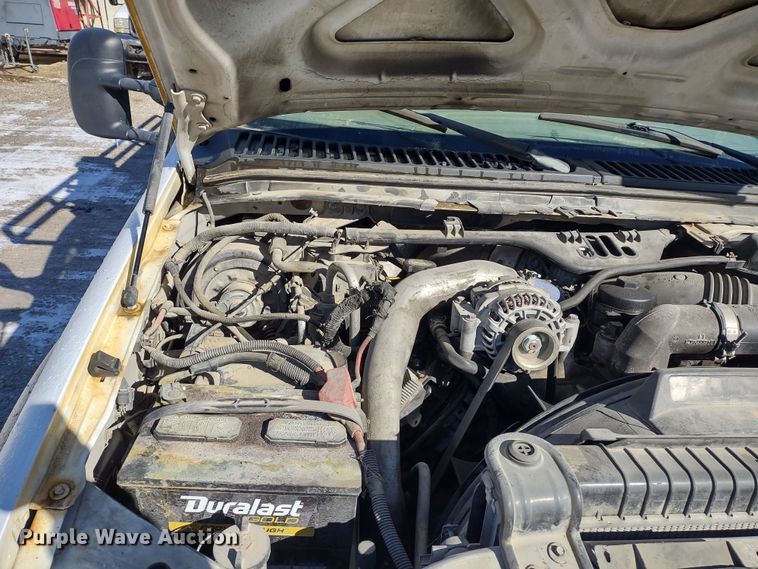 image for item MD9385 2006 Ford F550 Super Duty XL  utility bed pickup truck