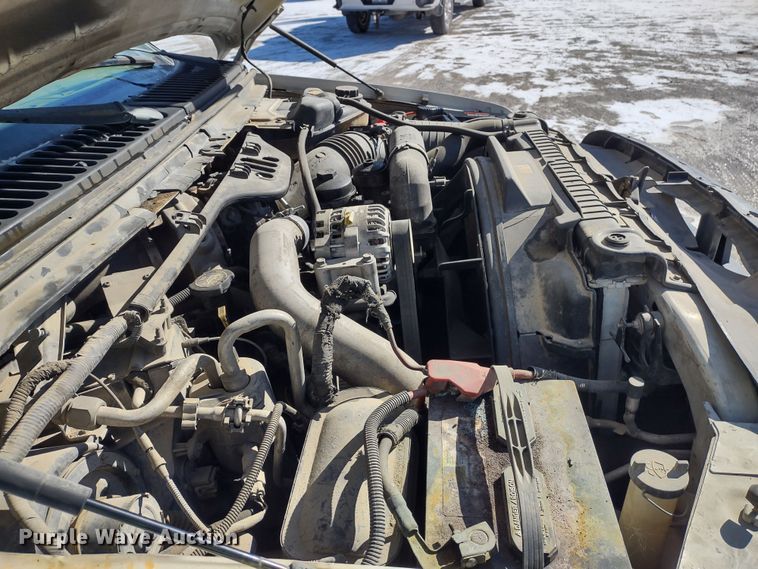 image for item MD9385 2006 Ford F550 Super Duty XL  utility bed pickup truck