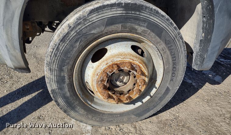 image for item MD9385 2006 Ford F550 Super Duty XL  utility bed pickup truck