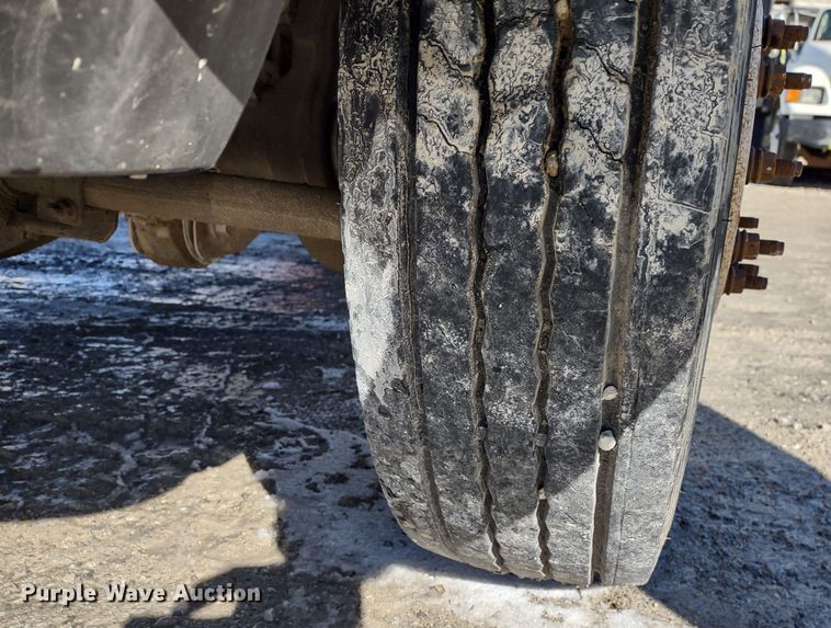 image for item MD9385 2006 Ford F550 Super Duty XL  utility bed pickup truck