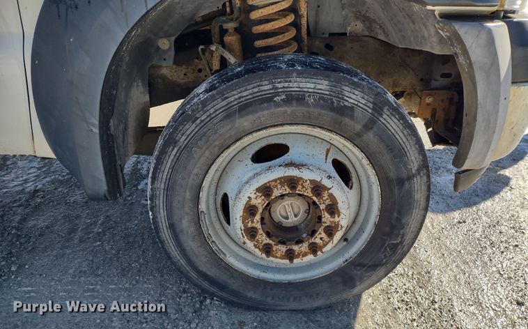 image for item MD9385 2006 Ford F550 Super Duty XL  utility bed pickup truck