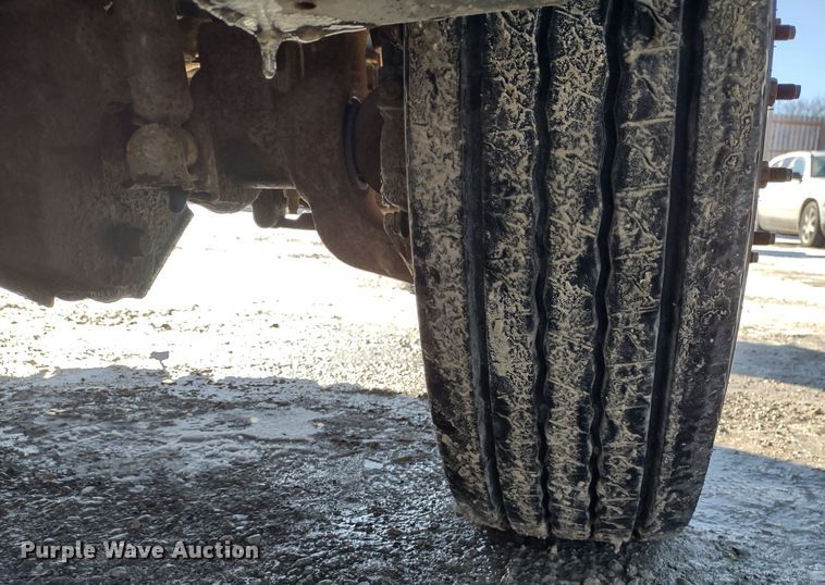 image for item MD9385 2006 Ford F550 Super Duty XL  utility bed pickup truck