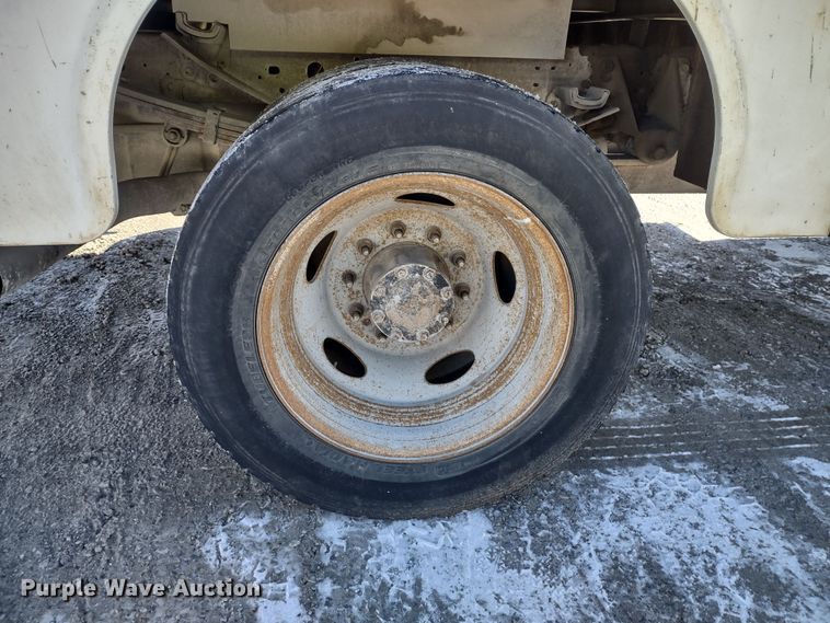 image for item MD9385 2006 Ford F550 Super Duty XL  utility bed pickup truck