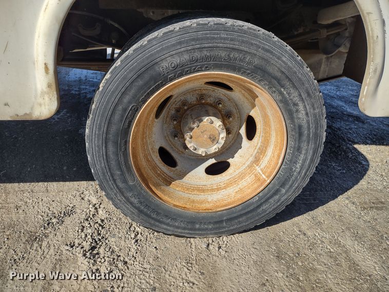 image for item MD9385 2006 Ford F550 Super Duty XL  utility bed pickup truck