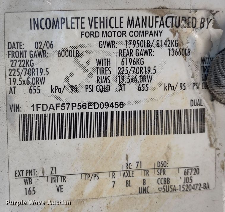 image for item MD9385 2006 Ford F550 Super Duty XL  utility bed pickup truck