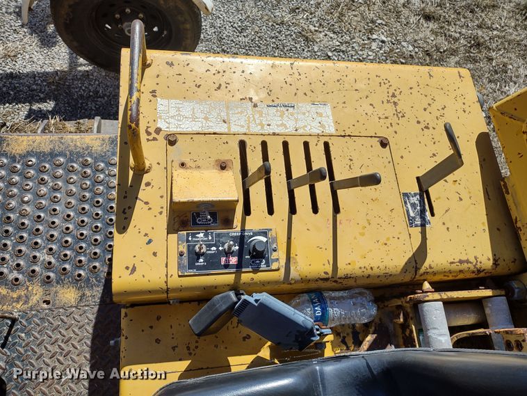 image for item MD9389 1997 Vermeer Flextrak 115  rock saw