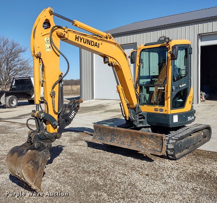 image for item MD9392 2018 Hyundai Robex 35Z-9A  mini excavator