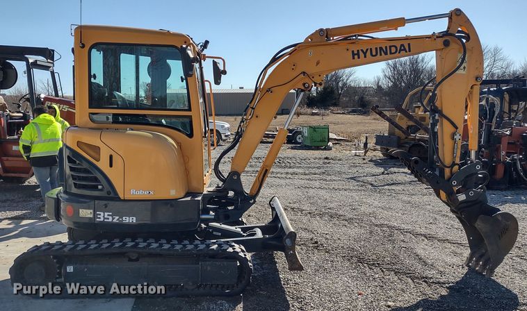 image for item MD9392 2018 Hyundai Robex 35Z-9A  mini excavator