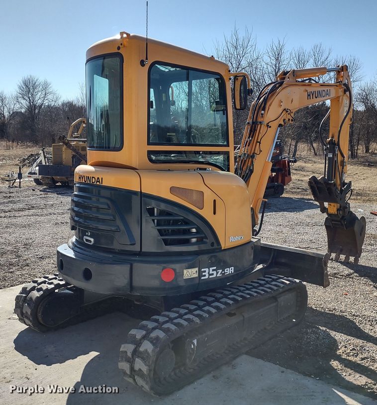 image for item MD9392 2018 Hyundai Robex 35Z-9A  mini excavator