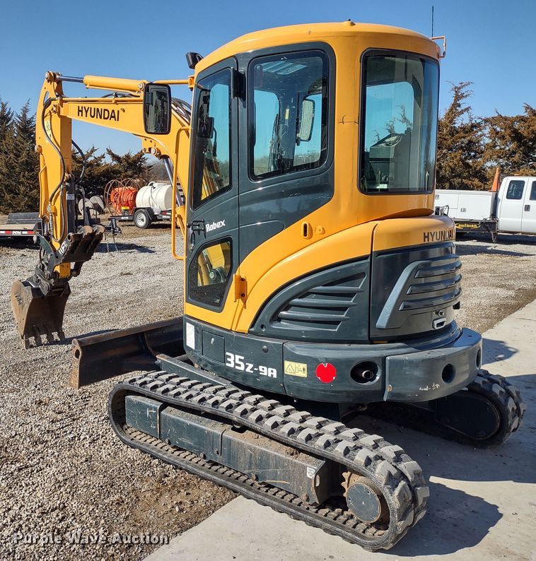 image for item MD9392 2018 Hyundai Robex 35Z-9A  mini excavator