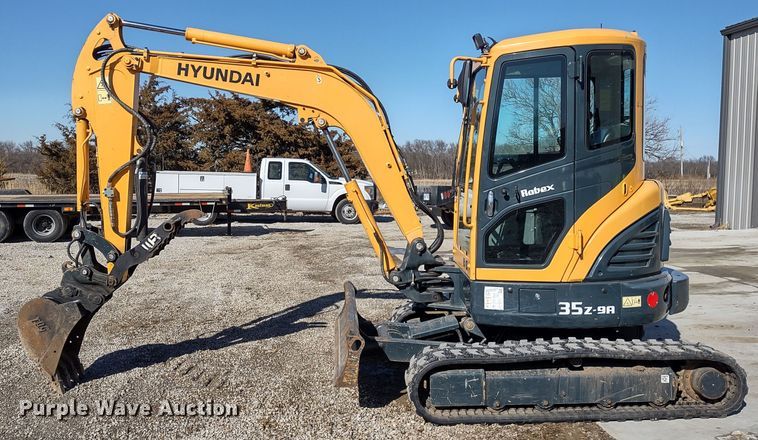 image for item MD9392 2018 Hyundai Robex 35Z-9A  mini excavator